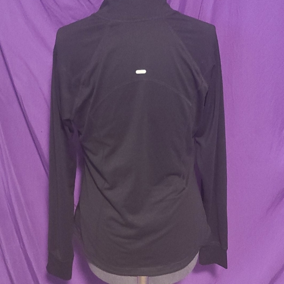 Old Navy Activewear top - Picture 3 of 4